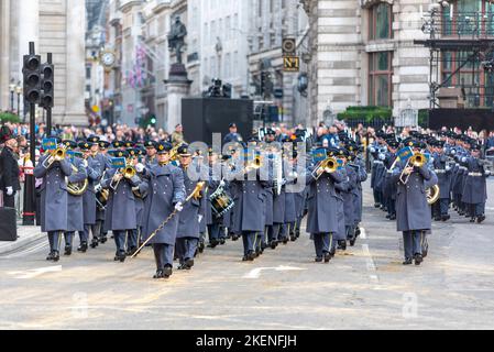 Royal Air Force Band alla sfilata del Lord Mayor's Show nella City of London, Regno Unito Foto Stock