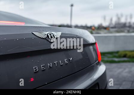 Logo Bentley Flying B sulla vettura Foto Stock