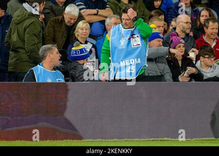 Leeds, Regno Unito. 03rd Nov 2022. Il fotografo Simon Hall durante la partita di Rugby League World 2021 tra Australia e Nuova Zelanda a Elland Road, Leeds, Inghilterra, il 11 novembre 2022. Foto di David Horn. Credit: Prime Media Images/Alamy Live News Foto Stock