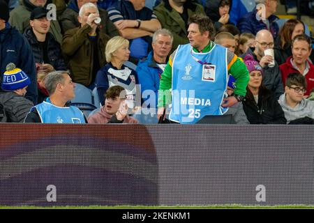 Leeds, Regno Unito. 03rd Nov 2022. Il fotografo Simon Hall durante la partita di Rugby League World 2021 tra Australia e Nuova Zelanda a Elland Road, Leeds, Inghilterra, il 11 novembre 2022. Foto di David Horn. Credit: Prime Media Images/Alamy Live News Foto Stock