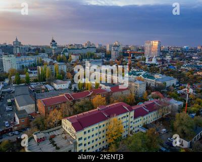 Evening autumn Voronezh cityscape at sunset, aerial view. Foto Stock