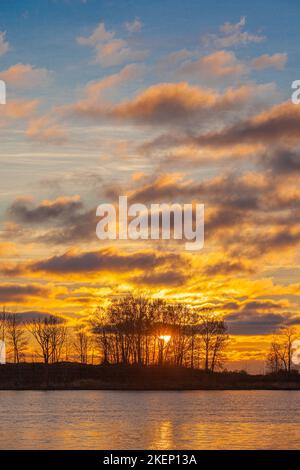 Tramonto invernale sull'isola Shady a Steveston, British Columbia, Canada Foto Stock