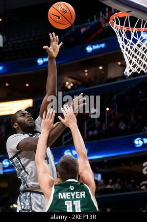 Azione da un gioco americano di pallacanestro dell'università Foto Stock