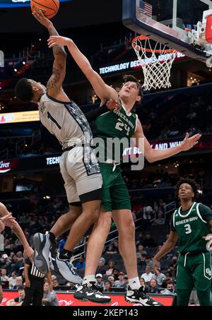 Azione da un gioco americano di pallacanestro dell'università Foto Stock