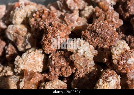 Le riprese della collezione di roccia naturale come un set di aragonite minerale Pietre Gemma Foto Stock