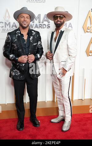 09 novembre 2022 - Nashville, Tennessee; USA - LOCASH arriva ai 56th Annual CMA Awards che hanno avuto luogo presso la Bridgestone Arena, nel centro di Nashville. Copyright Jason Moore 2022. (Credit Image: © Jason Moore/ZUMA Press Wire) Foto Stock