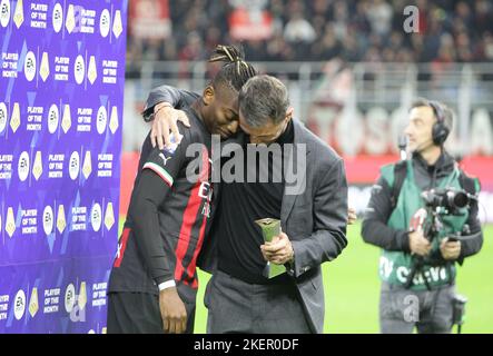 Milano, Italia. 13th Nov 2022. Milano 13 Novembre 2023 Stadio G Meazza campione serie A Tim 2022/23 AC Milan - AC Fiorentina nella foto : Paolo Maldini Rafael Leao giocatore del mese Foto Antonio Saia Credit: Christian Santi/Alamy Live News Credit: Christian Santi/Alamy Live News Foto Stock