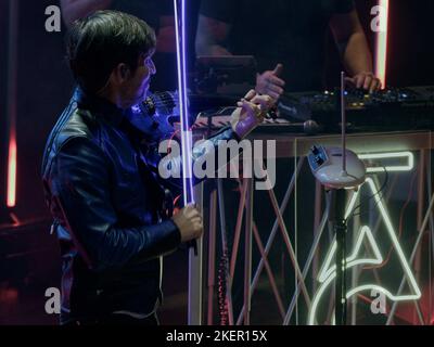 Verona, Italia. 12th Nov 2022. Andrea Casta durante ANDREA CASTA - IL VIOLINO SPAZIALE - CONCERTO VISIVO, spettacolo dell'artista italiano Theather a Verona, novembre 12 2022 Credit: Independent Photo Agency/Alamy Live News Foto Stock