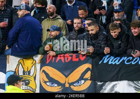 TORINO, ITALIA, 13 NOVEMBRE 2022. Tifosi della SS Lazio durante la partita tra Juventus FC e SS Lazio il 13 novembre 2022 allo Stadio Allianz di Torino. Credit: Massimiliano Ferraro/Alamy Live News Foto Stock