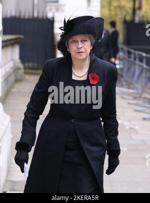 Londra, Regno Unito. 13th Nov 2022. Theresa maggio a Downing Street, prima della domenica di ricordo al Cenotaph Domenica 13 novembre 2022. Credit: Paul Marriott/Alamy Live News Foto Stock