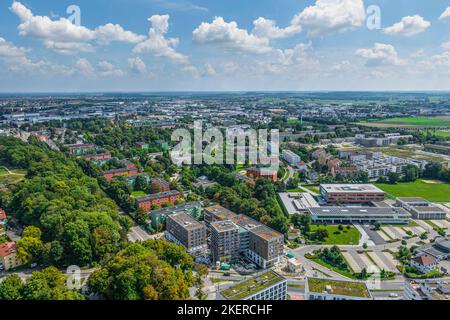 La città di Neu Ulm in Swabia intorno al Parco Glacis dall'alto Foto Stock