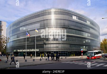 La costruzione della Biblioteca Nazionale Ceca della tecnologia, NTK, a Praga Foto Stock