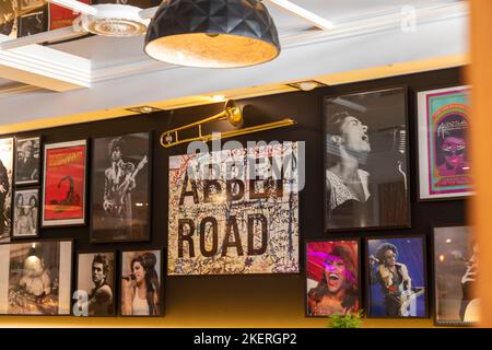 St Kilda Melbourne, all'interno della musica Abbey Road, ristorante e bar a St Kilda, Victoria, Australia Foto Stock
