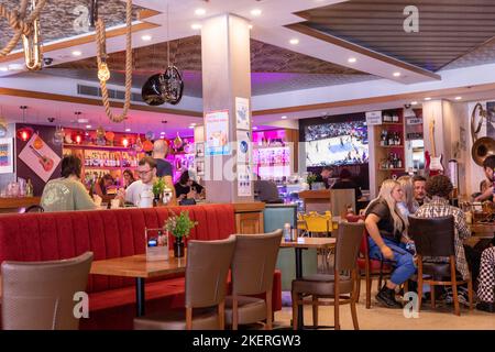 St Kilda Melbourne, all'interno della musica Abbey Road, ristorante e bar a St Kilda, Victoria, Australia Foto Stock