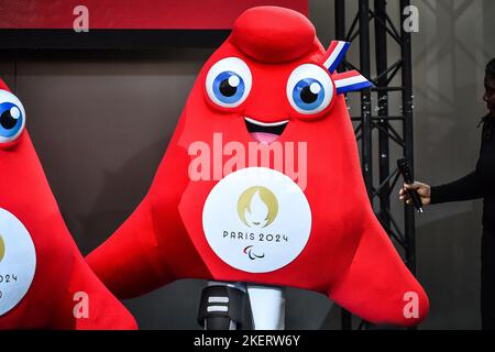 Illustrazione Mascot 'la Phryge Paralympique' durante la presentazione delle mascotte olimpiche di Parigi del 2024 il 14 novembre 2022 a Parigi, Francia - Foto Matthieu Mirville / DPPI Foto Stock