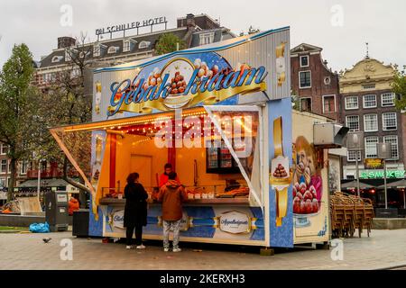 Amsterdam, Paesi Bassi. Novembre 2022. Una tipica pasticceria olandese. Foto di alta qualità Foto Stock