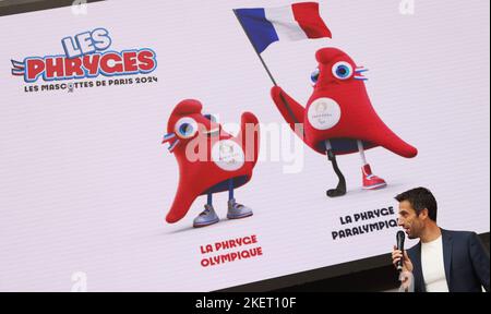 Saint Denis, Francia. 14th Nov 2022. Tony Estanguet, presidente di Parigi 2024, parla durante la presentazione dei Friges, mascotte ufficiali dei Giochi Olimpici e Paralimpici di Parigi 2024 a Saint Denis, Francia, 14 novembre 2022. Credit: Gao Jing/Xinhua/Alamy Live News Foto Stock