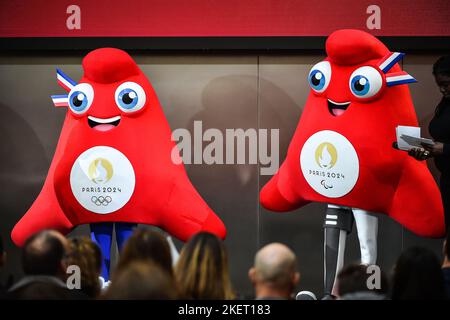 Saint-Denis, Francia, Francia. 14th Nov 2022. Illustrazione mascotte ''la Phryge Paralympique'' e ''la Phryge Olympique'' durante la presentazione ufficiale delle mascotte olimpiche di Parigi 2024 il 14 novembre 2022 a Saint-Denis, vicino Parigi, Francia. (Credit Image: © Matthieu Mirville/ZUMA Press Wire) Credit: ZUMA Press, Inc./Alamy Live News Foto Stock