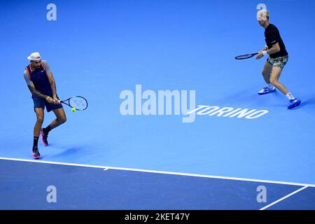 Torino, Italia. 14 novembre 2022. Thanasi Kokkinakis (R) dell'Australia e Nick Kyrgios dell'Australia sono visti in azione durante il loro round robin match contro Wesley Koolhof di Netherland e Neal Skupski di Gran Bretagna durante il secondo giorno delle finali ATP di Nitto. Wesley Koolhof e Neal Skupski hanno vinto la partita 6-7(3), 6-4, 10-5. Credit: Nicolò campo/Alamy Live News Foto Stock