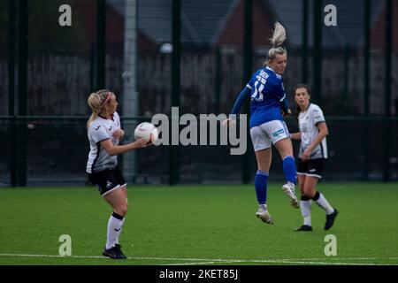 Danielle Green di Cardiff City in azione Cardiff City contro Swansea City nell'Orchard Welsh Premier Women's League Cup all'Ocean Park Arena il 28th A. Foto Stock