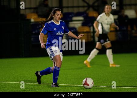 Il capitano della città di Cardiff Siobhan Walsh in azione la città di Cardiff contro Swansea City nella Coppa di lega femminile del Premier Welsh di Orchard all'Arena di Ocean Park il 28t Foto Stock