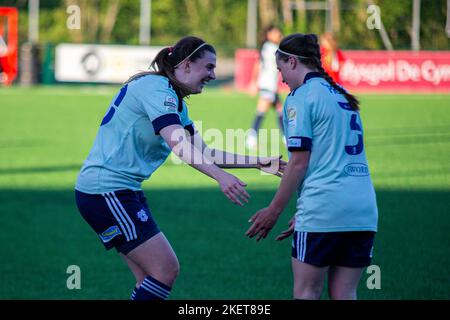 Ffione Price di Cardiff City festeggia il suo secondo goalCyncoed contro Cardiff City nella Orchard Welsh Premier Women's League alla USW Sports P Foto Stock