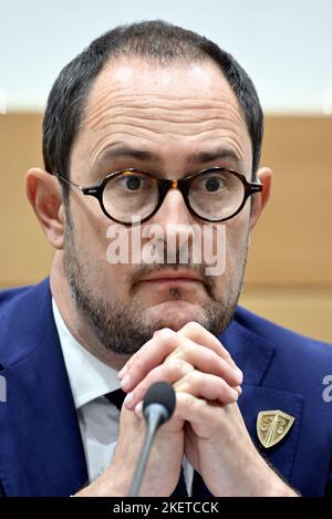 Bruxelles, Belgio. 14th Nov 2022. Il ministro della Giustizia Vincent Van Quickenborne ha illustrato nel corso di una sessione congiunta delle commissioni per gli affari interni e la giustizia, lunedì 14 novembre 2022 al parlamento federale di Bruxelles. La sessione è organizzata per discutere l'incidente di giovedì scorso in cui un uomo ha fermato una pattuglia di polizia e ha pugnalato due ufficiali a Bruxelles. Un poliziotto è morto, un altro è rimasto ferito. FOTO DI BELGA ERIC LALMAND Credit: Belga News Agency/Alamy Live News Foto Stock