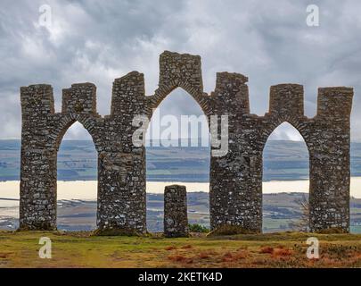 Fyrish Monument Alness Scotland tre archi della struttura in autunno Foto Stock