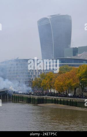 Londra, Regno Unito. 14th Novembre 2022. Un saluto da 62 cannoni si svolse nei terreni della Torre di Londra, segnando il 74th° compleanno di Re Carlo III. Credit: Undicesima ora di Fotografia/Alamy Live News Foto Stock