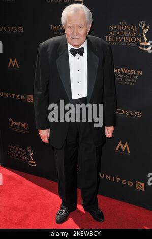 Los Angeles, Stati Uniti. 01st maggio, 2016. John Aniston arriva al 43rd° Emmy Awards che si tiene ogni anno al Westin Bonaventure Hotel and Suites di Los Angeles, CA, domenica 1 maggio 2016. (Foto di Sthanlee B. Mirador) *** Please use Credit from Credit Field *** Credit: Sipa USA/Alamy Live News Foto Stock