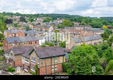 Vista della città da St Giles' Church, Church Street, Matlock, Derbyshire, Inghilterra, Regno Unito Foto Stock