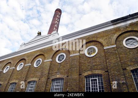 Il vecchio camino dell'ex fabbrica di birra Truman situato a Brick Lane - Londra - Inghilterra Foto Stock