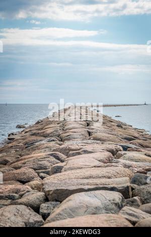 Estate a Parnu pietra jetty Estonia Foto Stock