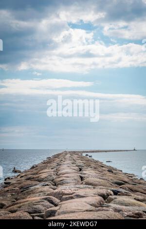 Estate a Parnu pietra jetty Estonia Foto Stock