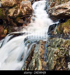 Primo piano, Angle Tarn Water Falls, gennaio, Hartsop, Patterdale area, Lake District National Park, North East Lake District Cumbria Inghilterra Regno Unito Europa Foto Stock