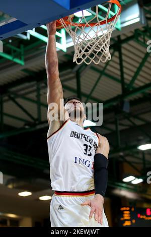 Capodistria, Slovenia. 14th Nov 2022. Basket: Qualificazione Coppa del mondo, Slovenia - Germania, Europa, 2nd° turno, Gruppo J, Il giorno 4, Bonifika Arena. Gavin Schilling dalla Germania sale al paniere. Credit: Matthias Stiekel/dpa/Alamy Live News Foto Stock