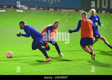 Zeist, Paesi Bassi. 14/11/2022, ZEIST - Memphis Depay, Daley Blind, Matthijs de ligt, Davy Klaassen durante una sessione di formazione della nazionale olandese presso il campus KNVB il 14 novembre 2022 a Zeist, Paesi Bassi. La nazionale olandese si sta preparando per la Coppa del mondo in Qatar. ANP OLAF KRAAK Foto Stock