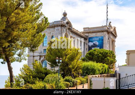 Monaco, Francia - 2 agosto 2022: Museo Oceanografico e Istituto di scienze marine nel quartiere storico di Monaco Ville sul Mar Mediterraneo Foto Stock