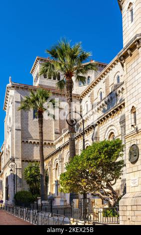 Monaco, Francia - 2 agosto 2022: Cattedrale di nostra Signora dell'Immacolata Concezione conosciuta come Cattedrale di San Nicola nella città vecchia reale di Monaco Ville Foto Stock