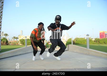 Doha, Qatar. 14th Nov 2022. I fan nigeriani frequentano Doha Corniche, uno dei migliori siti per fan del mondo. Tifosi di tutto il mondo iniziano ad arrivare in Qatar per assistere alle partite di calcio e alle diverse attrazioni offerte durante la Coppa del mondo FIFA Qatar 2022. Il 14 novembre 2022 a Doha, Qatar. (Credit Image: © Sidhik Keerantakath/eyepix via ZUMA Press Wire) Foto Stock