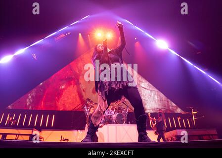 Londra, UK, 14/11/2022, cantante Amy Lee della rock band Evanescence che si esibisce in concerto al O2 di Londra. Credit: John Barry/Alamy live news Foto Stock