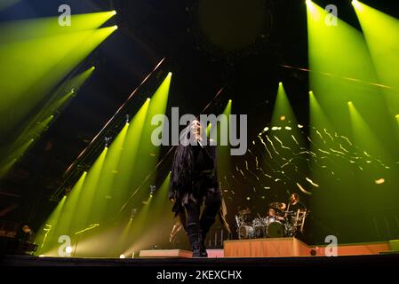 Londra, UK, 14/11/2022, cantante Amy Lee della rock band Evanescence che si esibisce in concerto al O2 di Londra. Credit: John Barry/Alamy live news Foto Stock