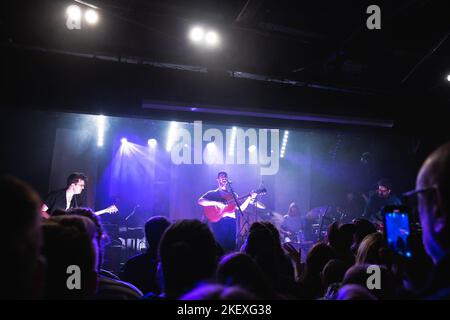 14 novembre 2022: Marcus Mumford, il cantante principale di Mumford and Sons, esegue uno spettacolo al completo presso il locale musicale indipendente The Leadmill di Sheffield il primo giorno del suo tour solistico nel Regno Unito a sostegno del suo album solista di debutto intitolato '(Self-TITED)' 2022 (Credit Image: © Myles Wright/ZUMA Press Wire) Foto Stock