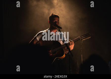 14 novembre 2022: Marcus Mumford, il cantante principale di Mumford and Sons, esegue uno spettacolo al completo presso il locale musicale indipendente The Leadmill di Sheffield il primo giorno del suo tour solistico nel Regno Unito a sostegno del suo album solista di debutto intitolato '(Self-TITED)' 2022 (Credit Image: © Myles Wright/ZUMA Press Wire) Foto Stock