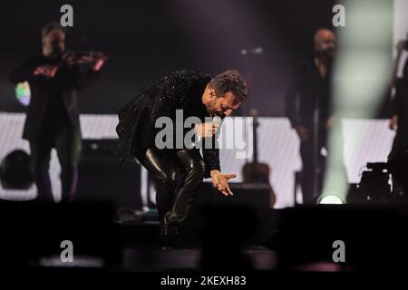 Assago Milano, Italia. 14th Nov 2022. Cesare Cremonini si esibisce dal vivo sul palco durante l'Indoor Tour 2022 al Mediolanum Forum il 14 novembre 2022 ad Assago, Italia Credit: Independent Photo Agency/Alamy Live News Foto Stock