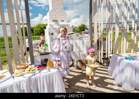 Kazan, Repubblica del Tatarstan, Russia - 3 luglio 2021: Sabantuy, il Tatar popolare vacanza sul campo Foto Stock