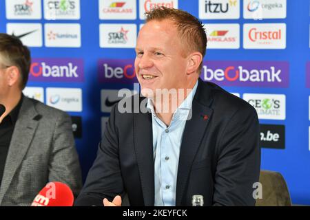 Genk, Belgio, 15/11/2022, allenatore capo di Genk Wouter Vrancken, nella foto di una conferenza stampa della squadra di calcio belga KRC Genk, martedì 15 novembre 2022 a Genk, per discutere il futuro della collaborazione con l'allenatore capo. FOTO DI BELGA JILL DELSAUX Foto Stock