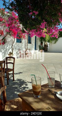 Tavola del caffè Paros Grecia isola mediterranea egeo Foto Stock