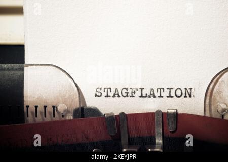 Stagflation scritto con una macchina da scrivere. Foto Stock