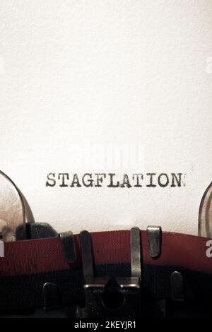 Stagflation scritto con una macchina da scrivere. Foto Stock